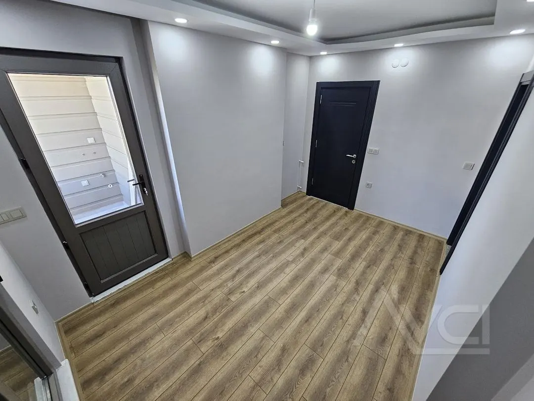 AVCI’DAN YOL ALTINDA DENİZE 250MT LÜKS İŞÇİLİKLİ VİLLA