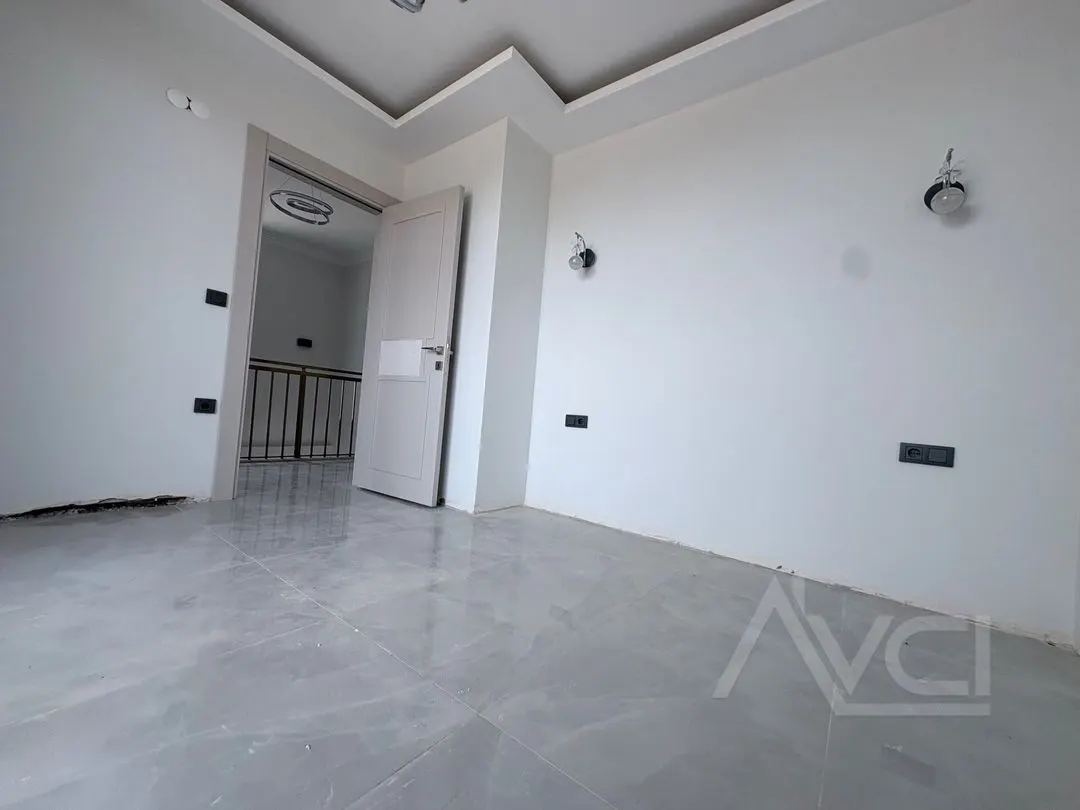 AVCI’DAN KÜÇÜKKUYUDA SİTE İÇERİSİNDE MÜSTAKİL YOLA YAKIN 3+1 VİLLA
