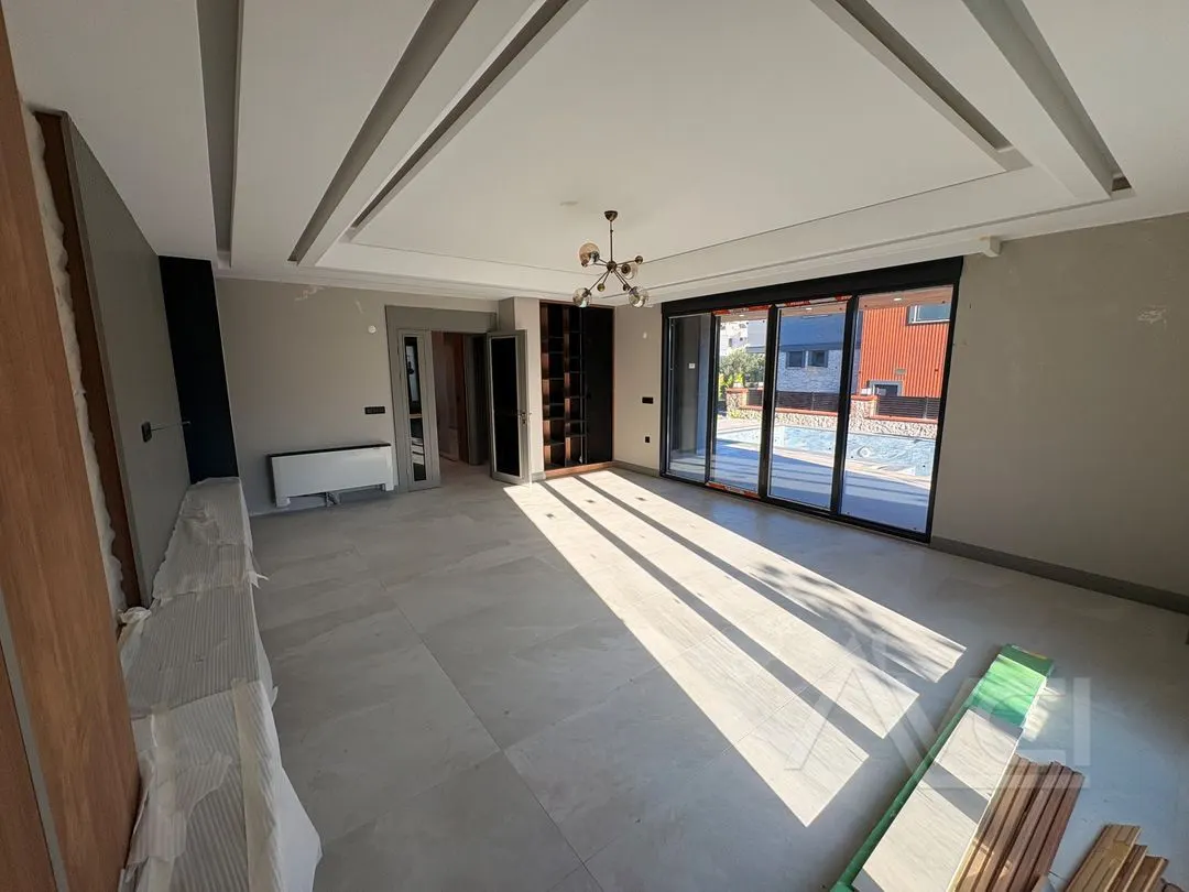 AVCI’DAN AVCILAR’DA 600M2 4+1 MÜSTAKİL HAVUZLU LÜKS VİLLA