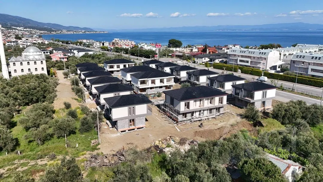 AVCI-YALI ADATEPE DENİZE 100MT HAVUZLU 6,000M2 İÇİNDE 4+1 VİLLA