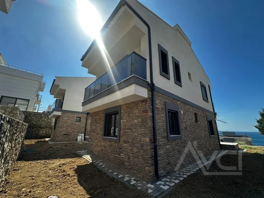 AVCI’DAN TAM MÜSTAKİL BAHÇEDEN DENİZ MANZARALI DENİZ250MT VİLLA