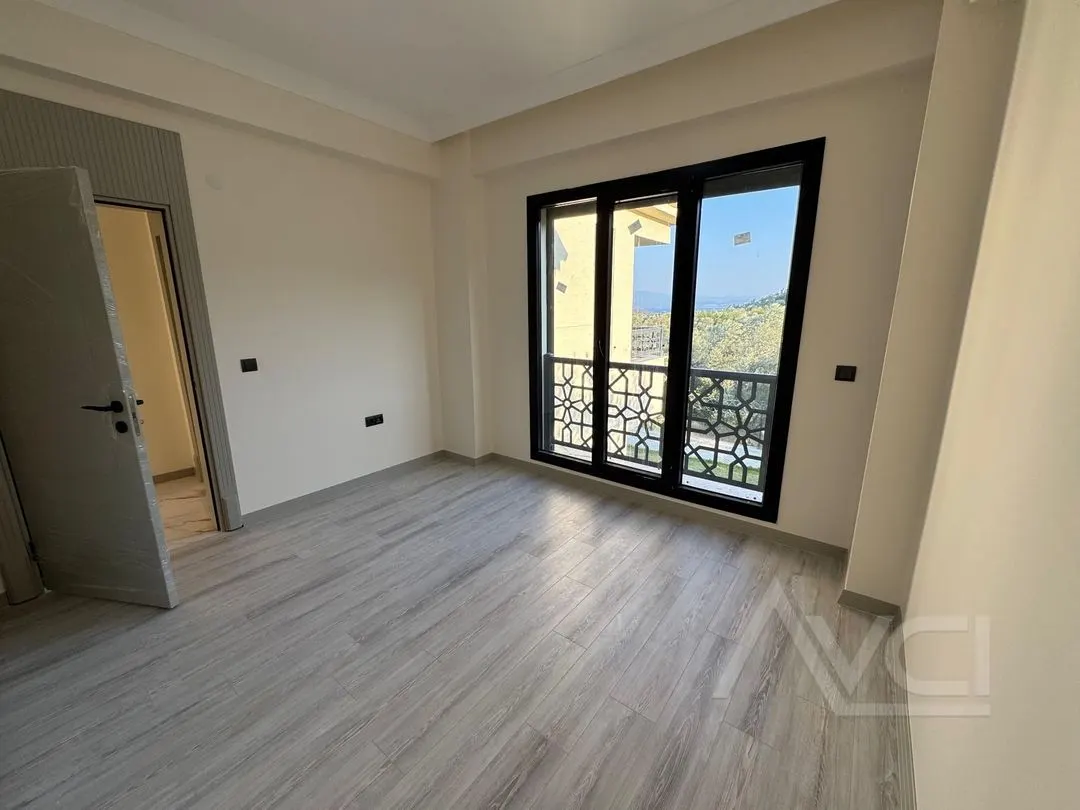 AVCI’DAN 500M2 ARSA İÇERİSİNDE MÜSTAKİL HAVUZLU DENİZ MANZARALI VİLLA