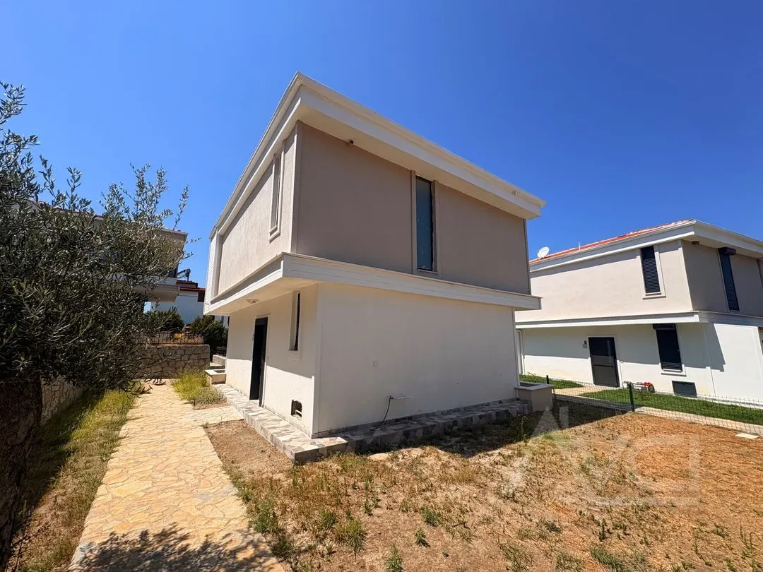 AVCI’DAN DENİZ MANZARALI MÜSTAKİL AYRI MUTFAKLI 3+1 VİLLA
