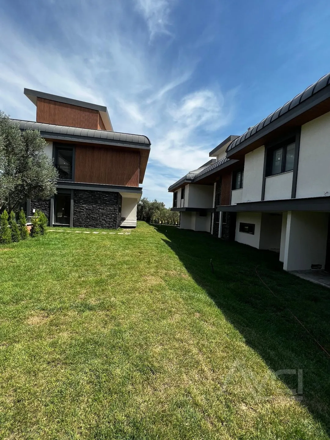 OTELLER CİVARINDA 320M2 ARSALI 4+1 MÜSTAKİL HAVUZLU VİLLA