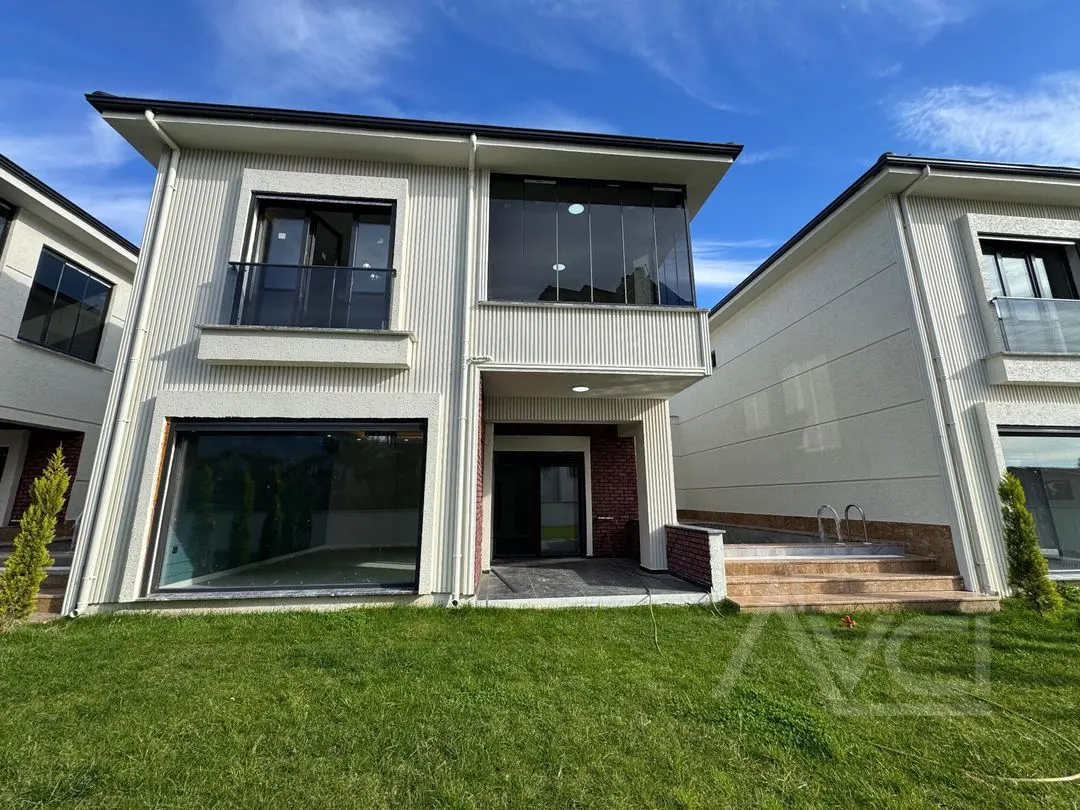AVCI’DAN 110 M2 TABANLI MÜSTAKİL HAVUZLU 4+1 VİLLA