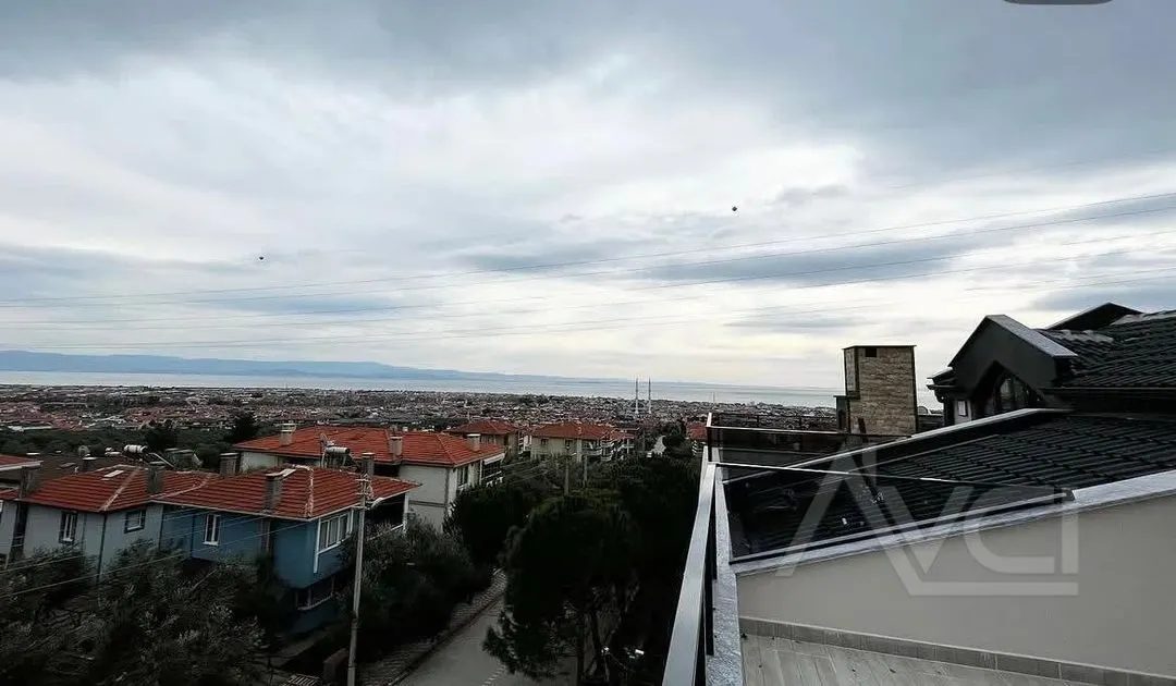 AVCI’DAN ALTINOLUK’TA 5+1 DENİZ MANZARALI 2 MUTFAKLI VİLLA