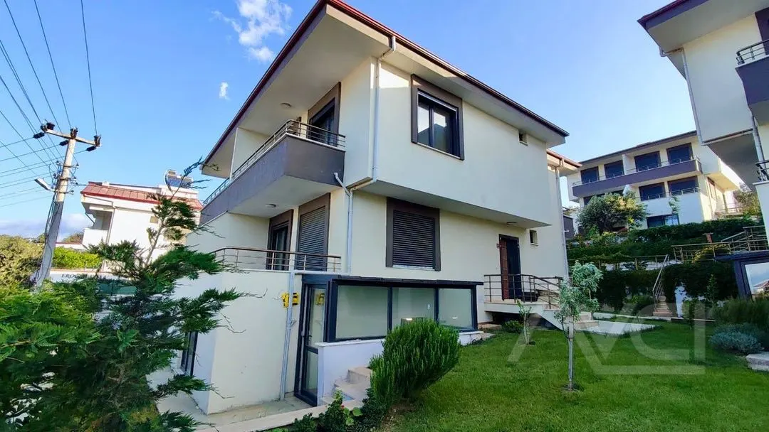 AVCI'DAN PELİTKÖY'DE DENİZE 100MT DENİZ MANZARALI 4+2 VİLLA