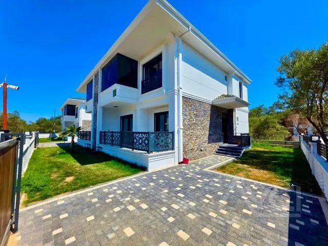 AVCI’DAN 4+1 GİRİŞTE ODALI AYRI MUTFAK DENİZE 350MT VİLLA