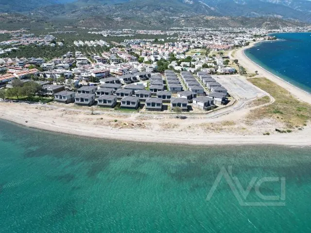AVCI’DAN TEK YETKİ GÜRE DE DENİZE SIFIR SİTE HAVUZLU 3+1 VİLLA