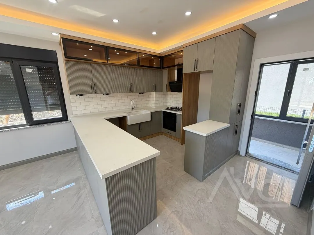 AVCI'DAN DENİZE 250MT LÜKS DENİZ MANZARALI 4+1 VİLLA