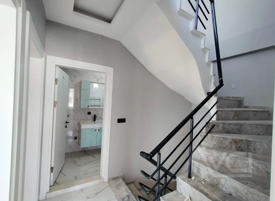 AVCI’DAN TAM MÜSTAKİL DENİZ MANZARALI 275M2 ARSALI VİLLA