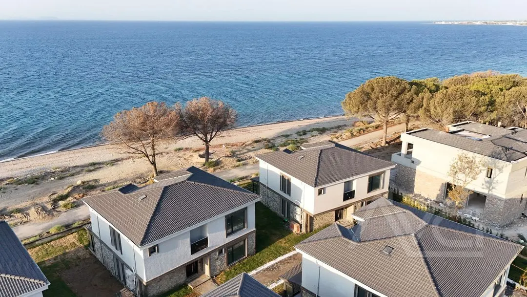 AVCI’ DAN TEK YETKİ 300M2 NET DENİZE SIFIR VİLLA/ÜÇÜNCÜ SIRA