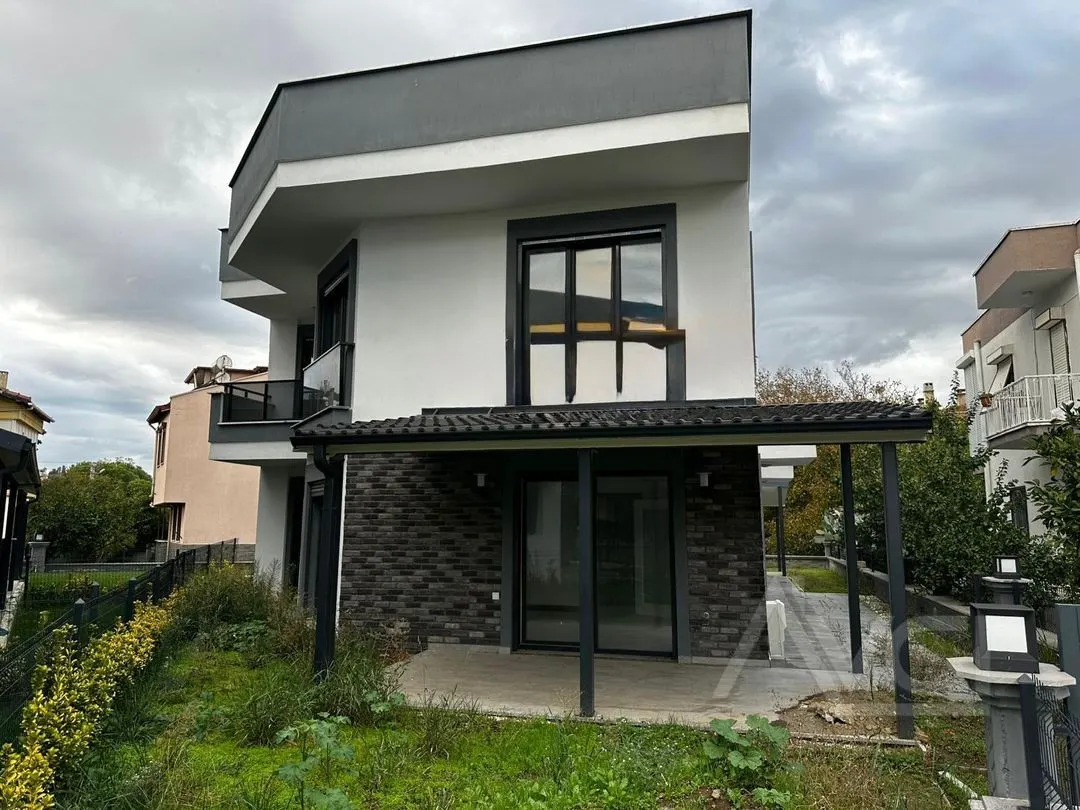 AVCI’DAN ÖREN PLAJA 500MT AYRI MUTFAK 5+1 VİLLA