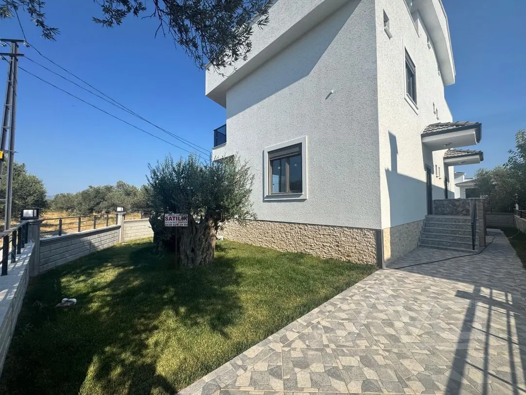 AVCI’DAN YOL ALTINDA DENİZ MANZARALI 4+1 VİLLA
