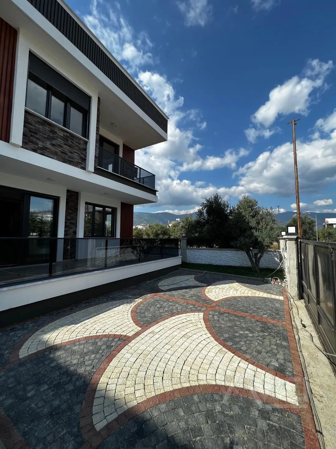 AVCI’DAN GÜRE’DE 4+1 TERASLI VİLLA