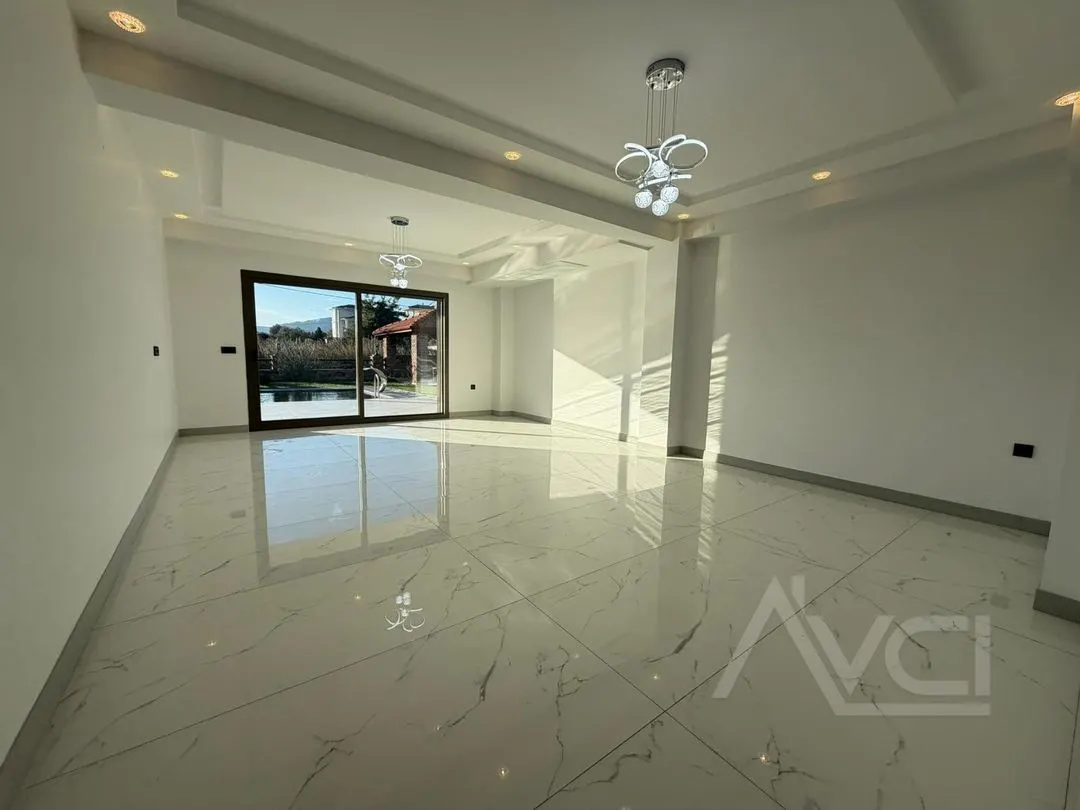 AVCI’DAN 700 M2 ARSA 6+1 GİRİŞ ODALI MÜSTAKİL HAVUZLU VİLLA