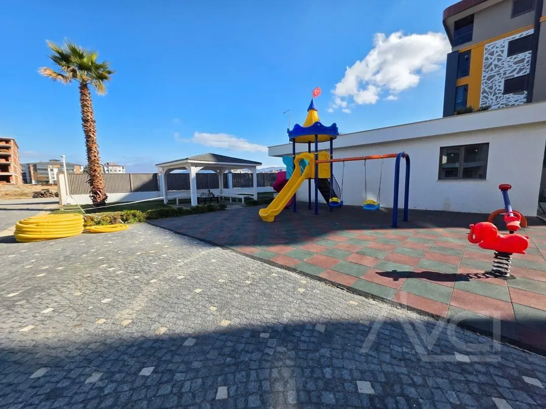 AVCI'DAN ÖREN MODERN'DE YETKİLİ HAVUZLU K.OTOPARKLI 1+1