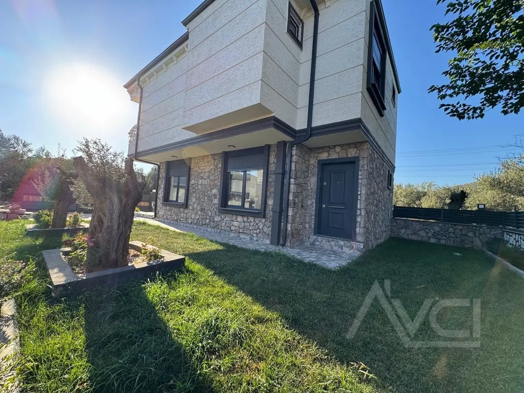 AVCI’DAN MIHLI’DA DENİZE 250MT MÜSTAKİL VİLLA