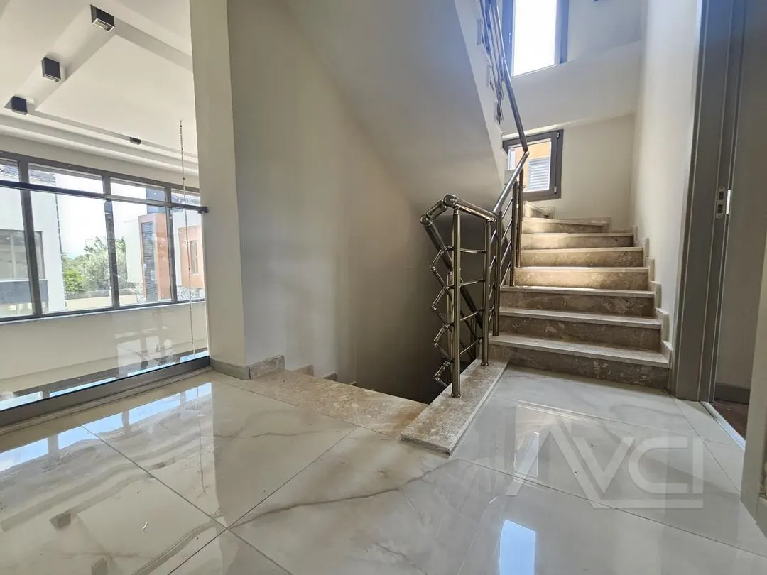 AVCI'DAN YOLUN ALTINDA TAM MÜSTAKİL HAVUZLU LOFT VİLLA