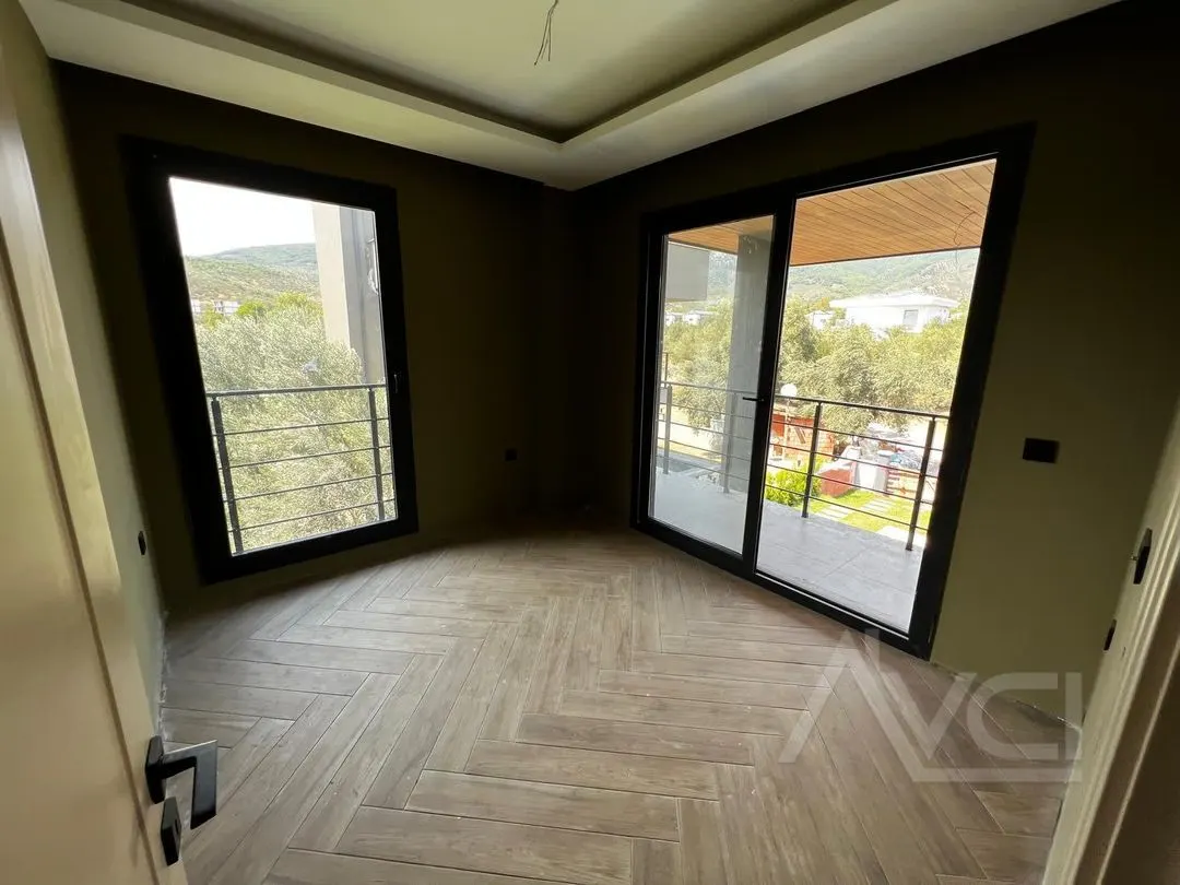 OTELLER CİVARINDA 320M2 ARSALI 4+1 MÜSTAKİL HAVUZLU VİLLA