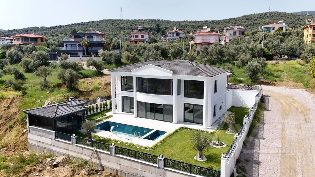 AVCI’DAN ALTINOLUKTA 700M2 İÇERİSİNDE BEYAZ KONAK