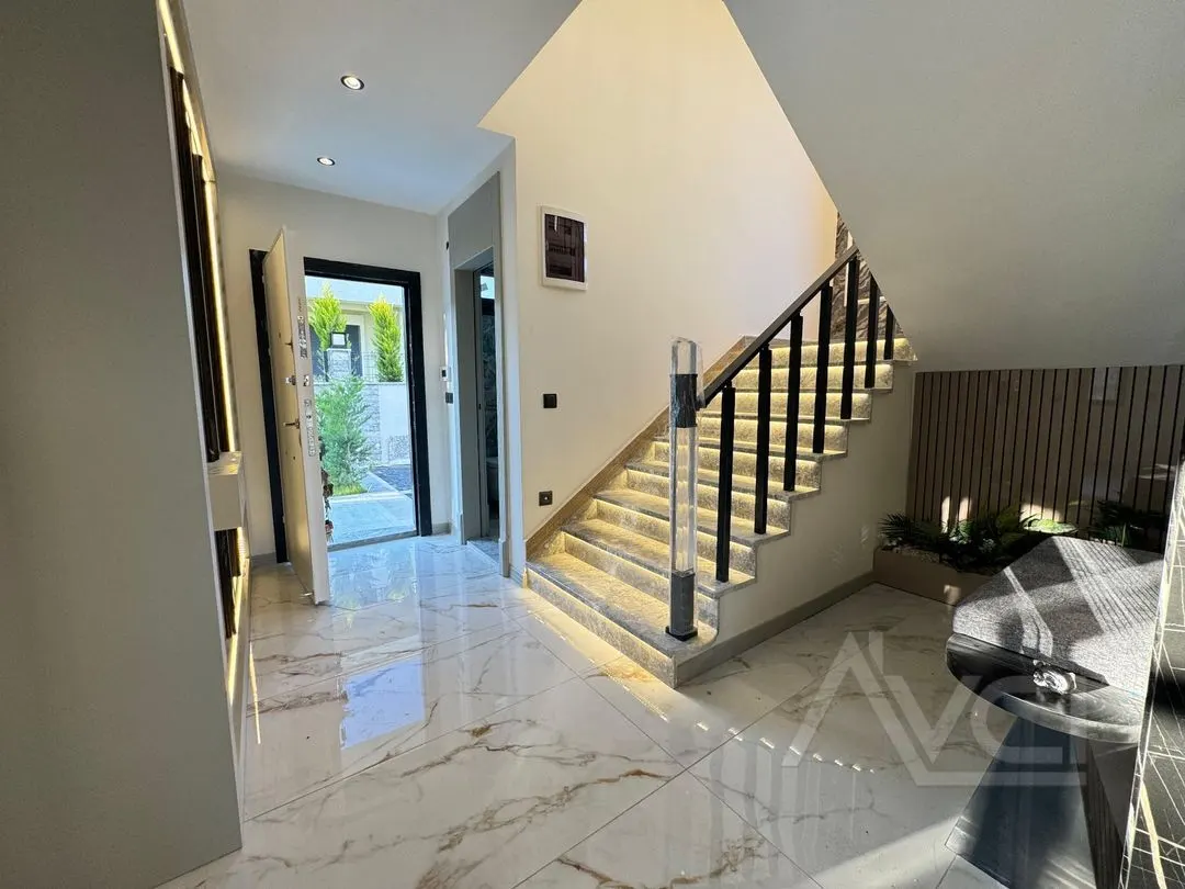 AVCI’DAN 500M2 ARSA İÇERİSİNDE MÜSTAKİL HAVUZLU DENİZ MANZARALI VİLLA