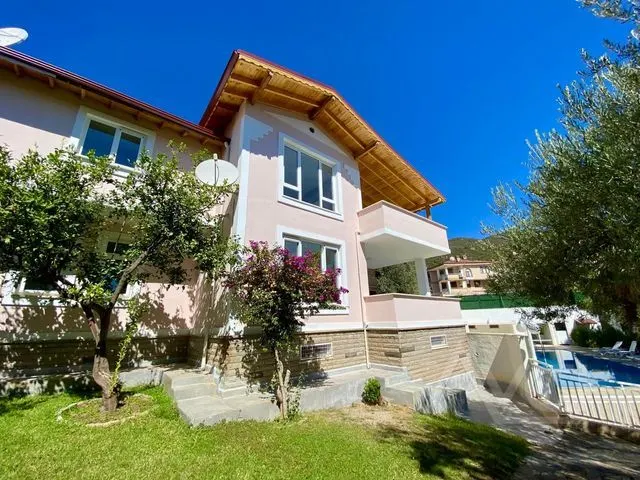 AVCI’DAN 3+2 DENİZ MANZARALI 7.000m2 ARSA İÇİ HAVUZLU YAPILI VİLLA