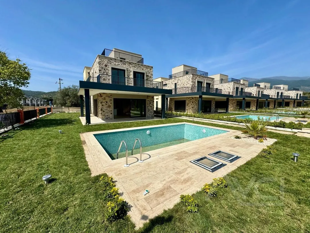 AVCI’DAN 440M2 ARSA GÜRE YOLUNDA TAM MÜSTAKİL HAVUZLU VİLLA