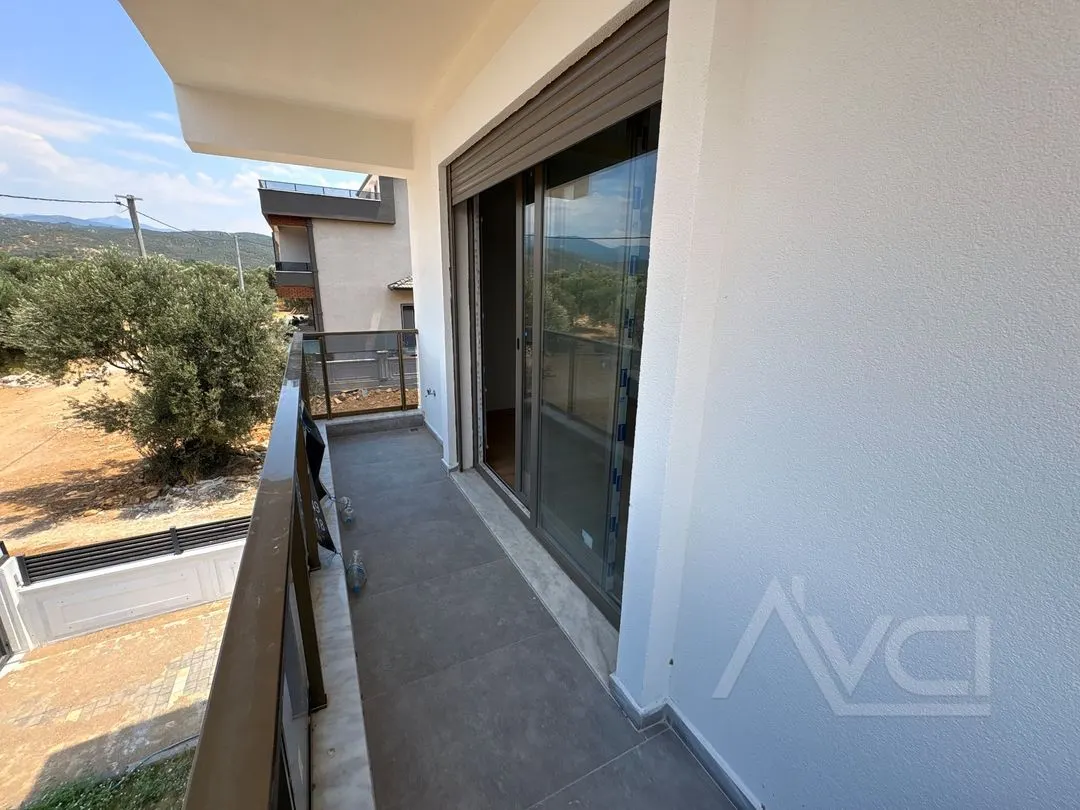 AVCI’DAN GİRİŞTE ODALI 4+1 TERASLI VİLLA