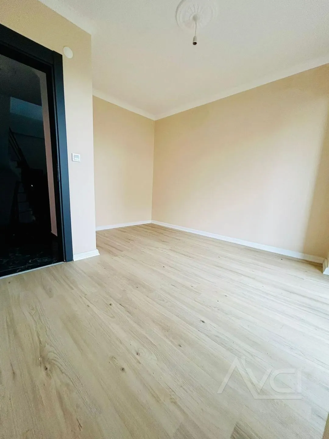 AVCI’DAN DENİZE 350 MT 4+1 BAHÇELİ MANZARALI SIFIR VİLLA