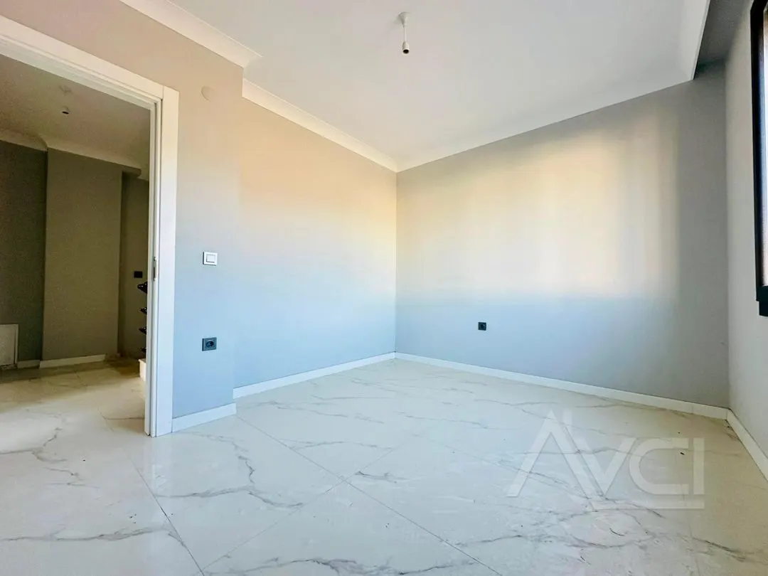 AVCI’DAN DENİZE 300 MT SIFIR TERASLI FUL ISLAK ZEMİNLİ VİLLA