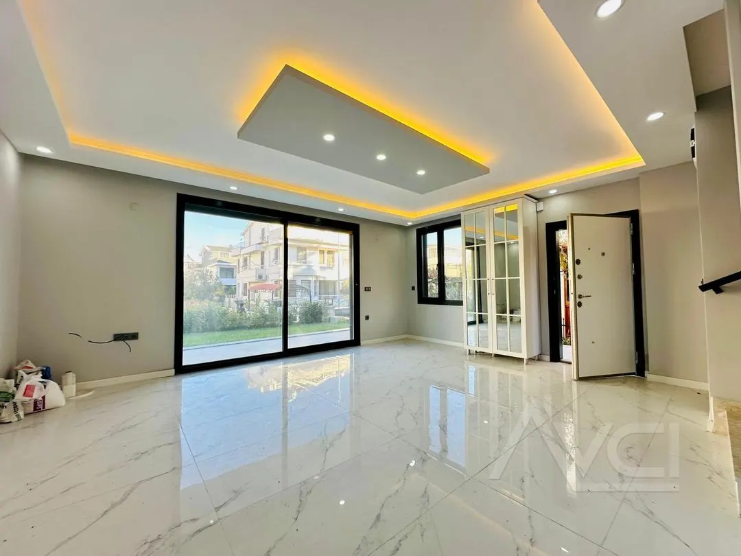 AVCI’DAN DENİZE 300 MT SIFIR TERASLI FUL ISLAK ZEMİNLİ VİLLA