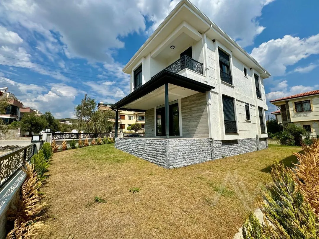 AVCI’DAN 300M2 ARSA İÇİNDE GİRİŞTE ODALI BAĞIMSIZ MÜSTAKİL VİLLA