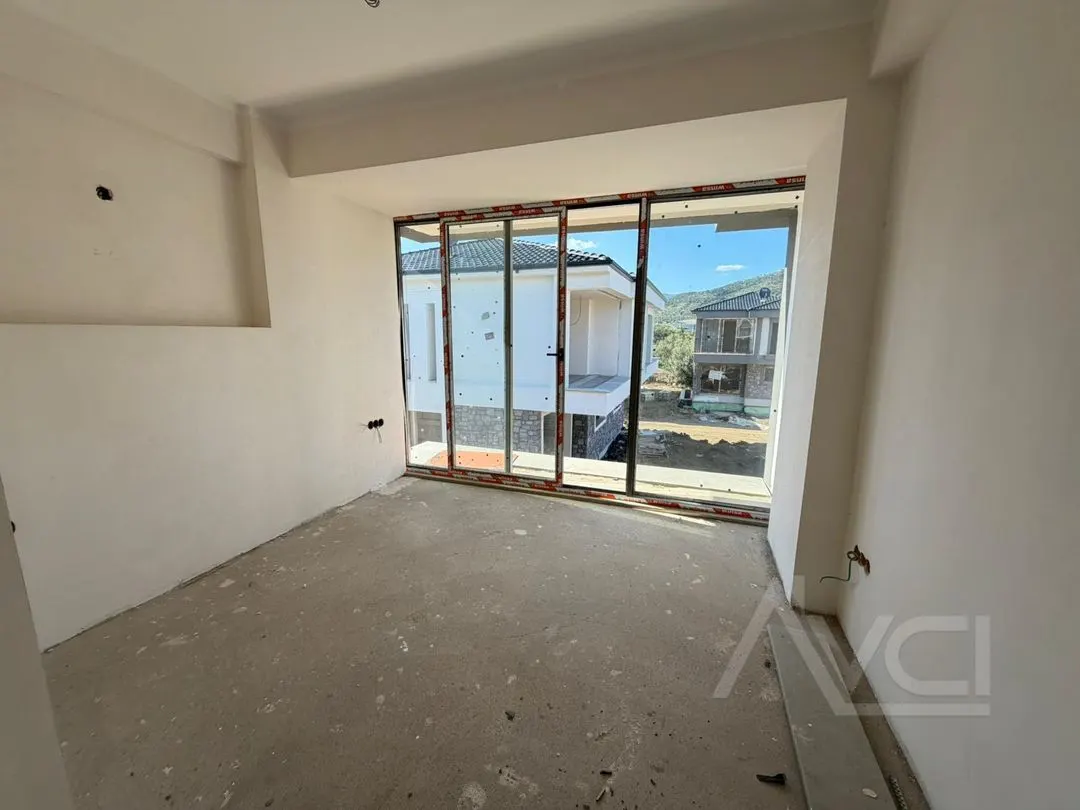 AVCI-YALI ADATEPE DENİZE 100MT HAVUZLU 6,000M2 İÇİNDE 4+1 VİLLA