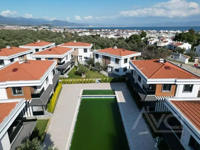 AVCI’DAN 3+1 HAVUZLU DENİZE 200 MT FUL EŞYALI YOL CEPHELİ VİLLA