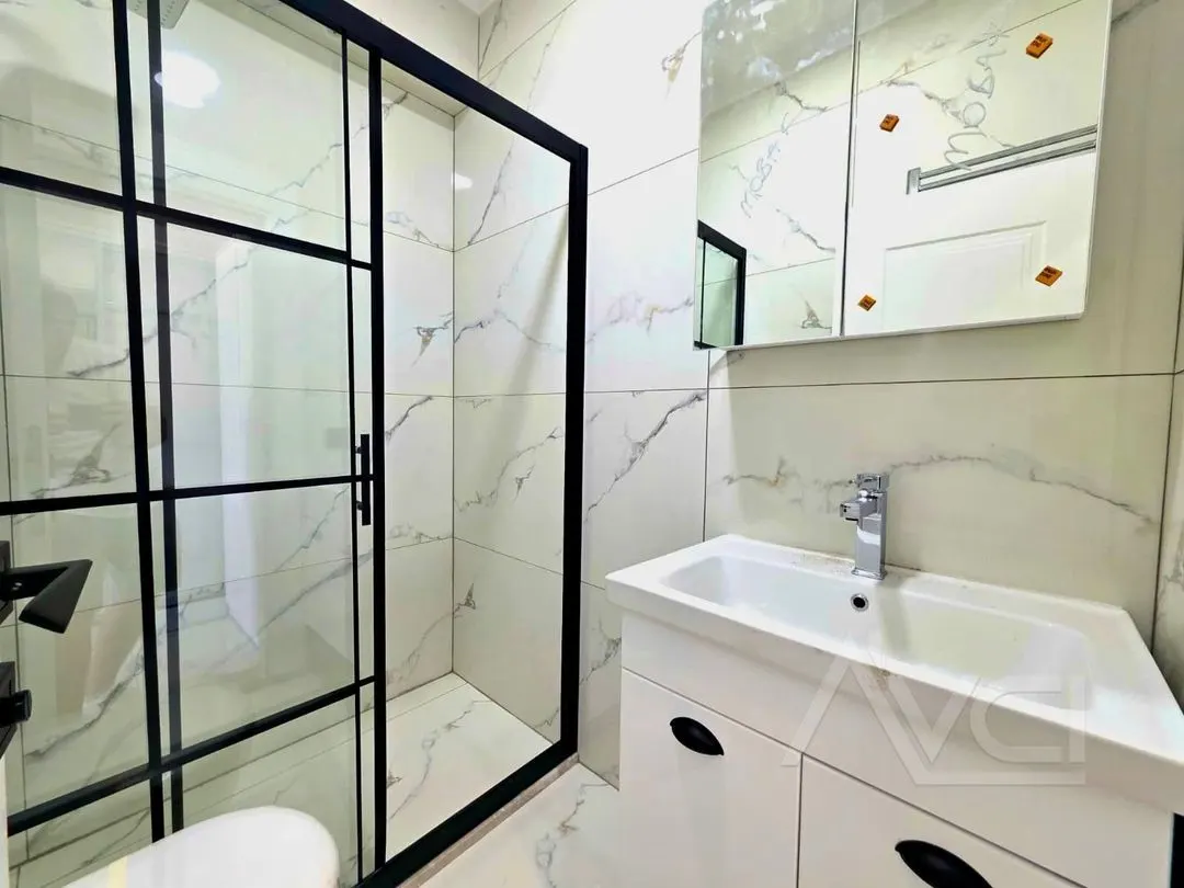 AVCI’DAN 4+1 GİRİŞTE ODALI AYRI MUTFAK DENİZE 350MT VİLLA