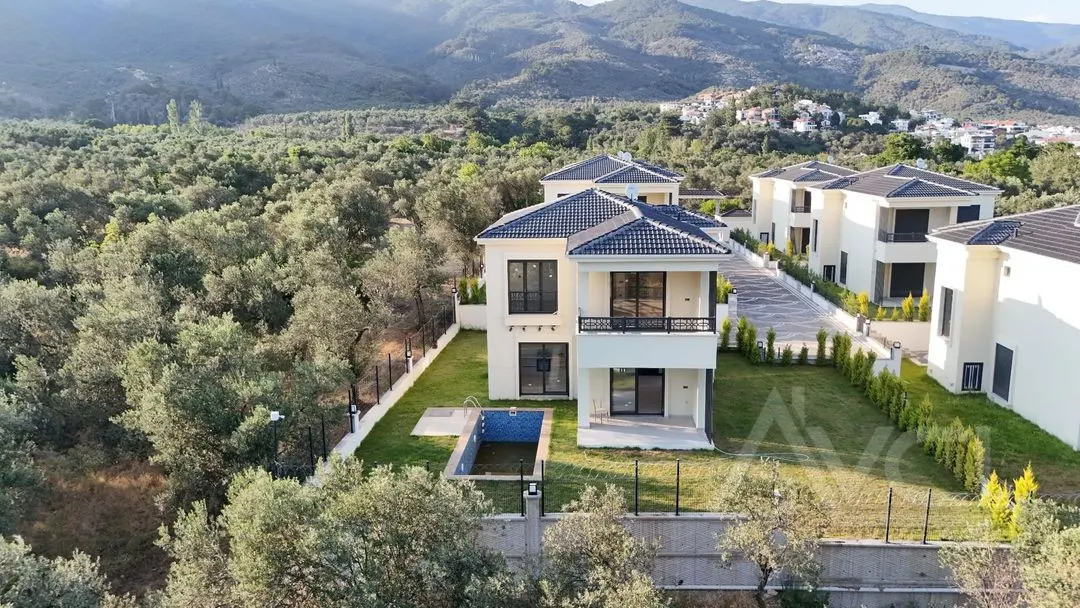 AVCI’DAN 500M2 ARSA İÇERİSİNDE MÜSTAKİL HAVUZLU DENİZ MANZARALI VİLLA