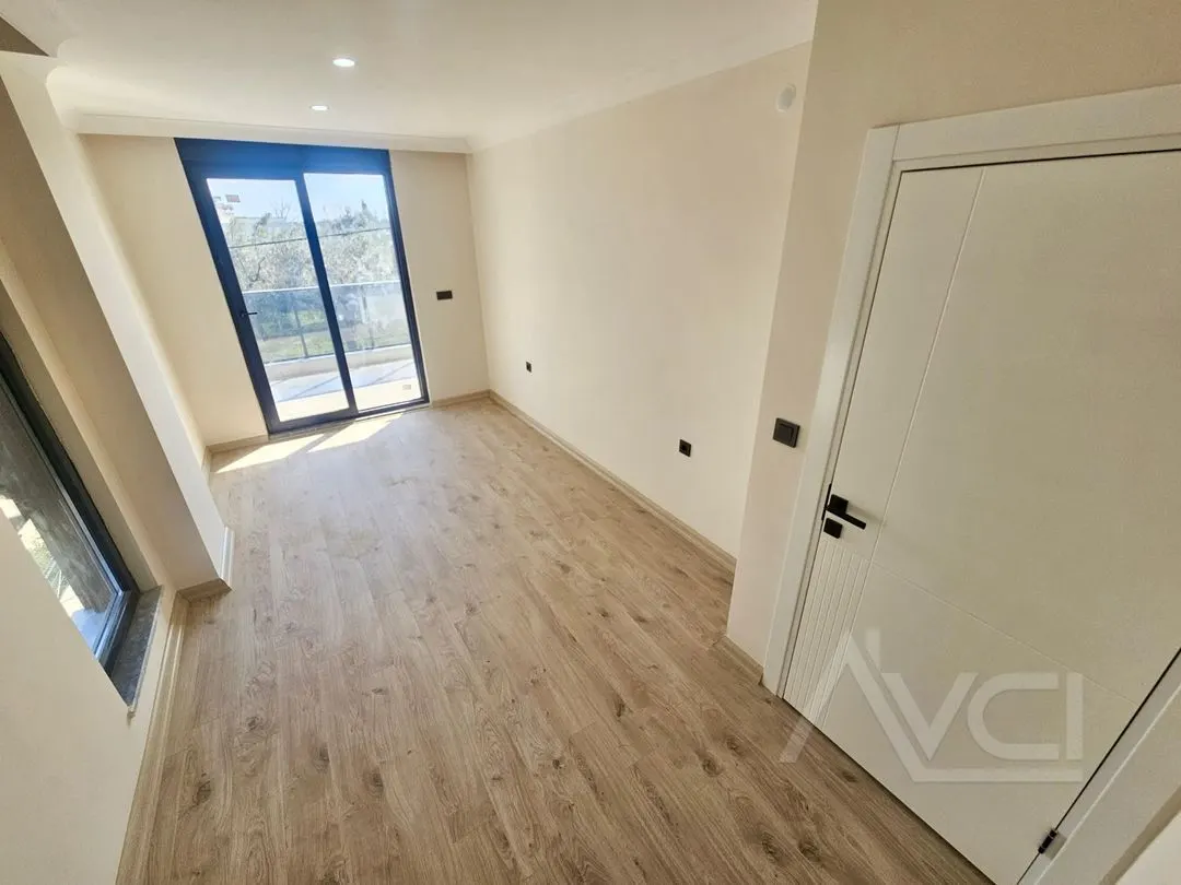 AVCI’DAN DENİZE 300 MT YOL ALTINDA 4+1 LÜKS VİLLA