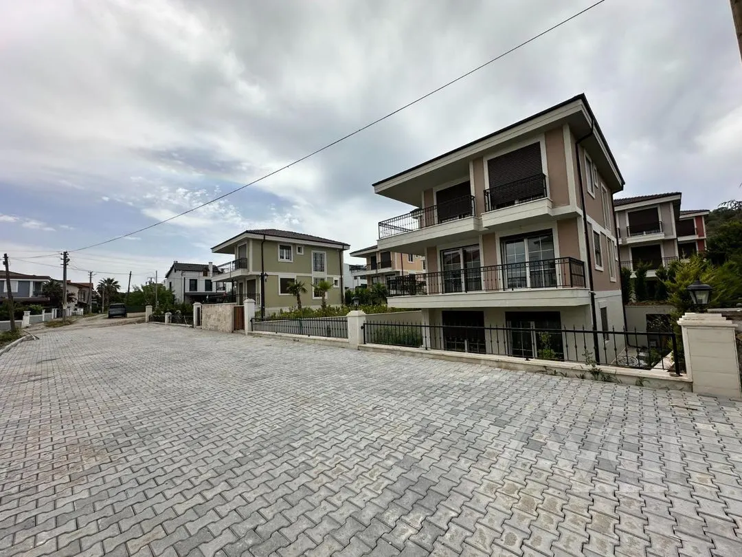 AVCI’DAN CUNDA’DA DENİZE 50MT 400M2 ARSALI MÜSTAKİL VİLLA