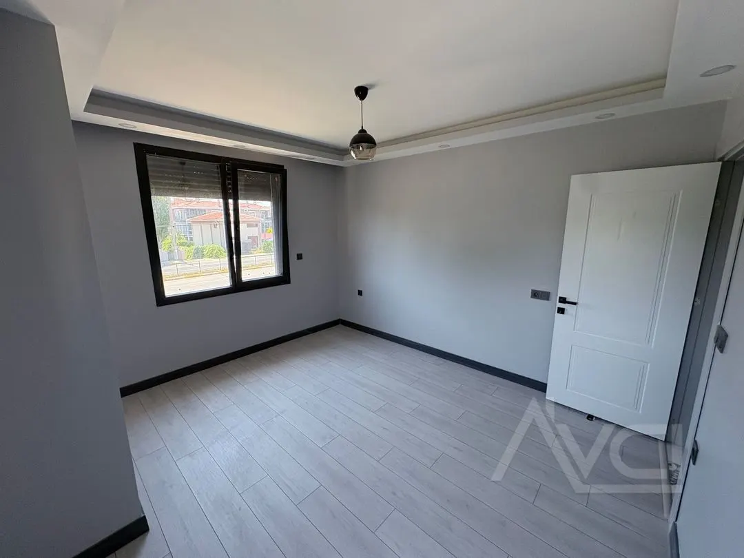 AVCI’DAN NARLI’DA YOL CEPHELİ 3+1 TERASLI VİLLA