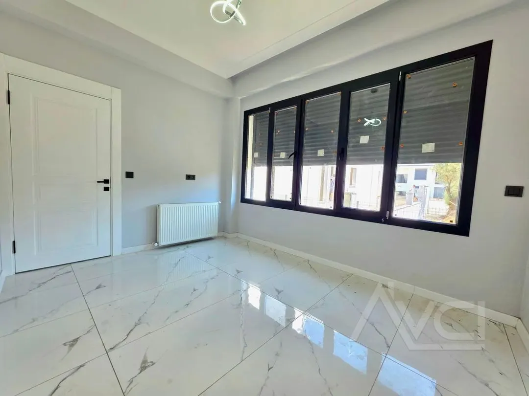 AVCI’DAN 4+1 GİRİŞTE ODALI AYRI MUTFAK DENİZE 350MT VİLLA