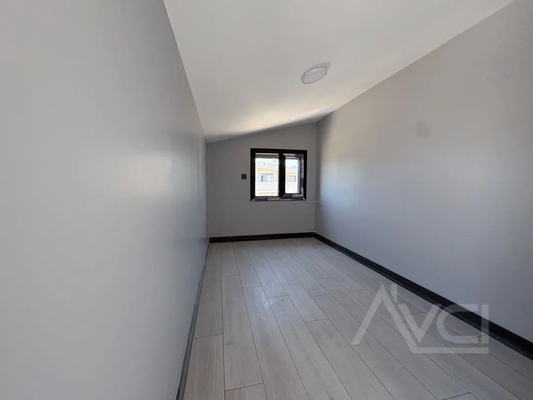 AVCI’DAN NARLI’DA YOL CEPHELİ 3+1 TERASLI VİLLA