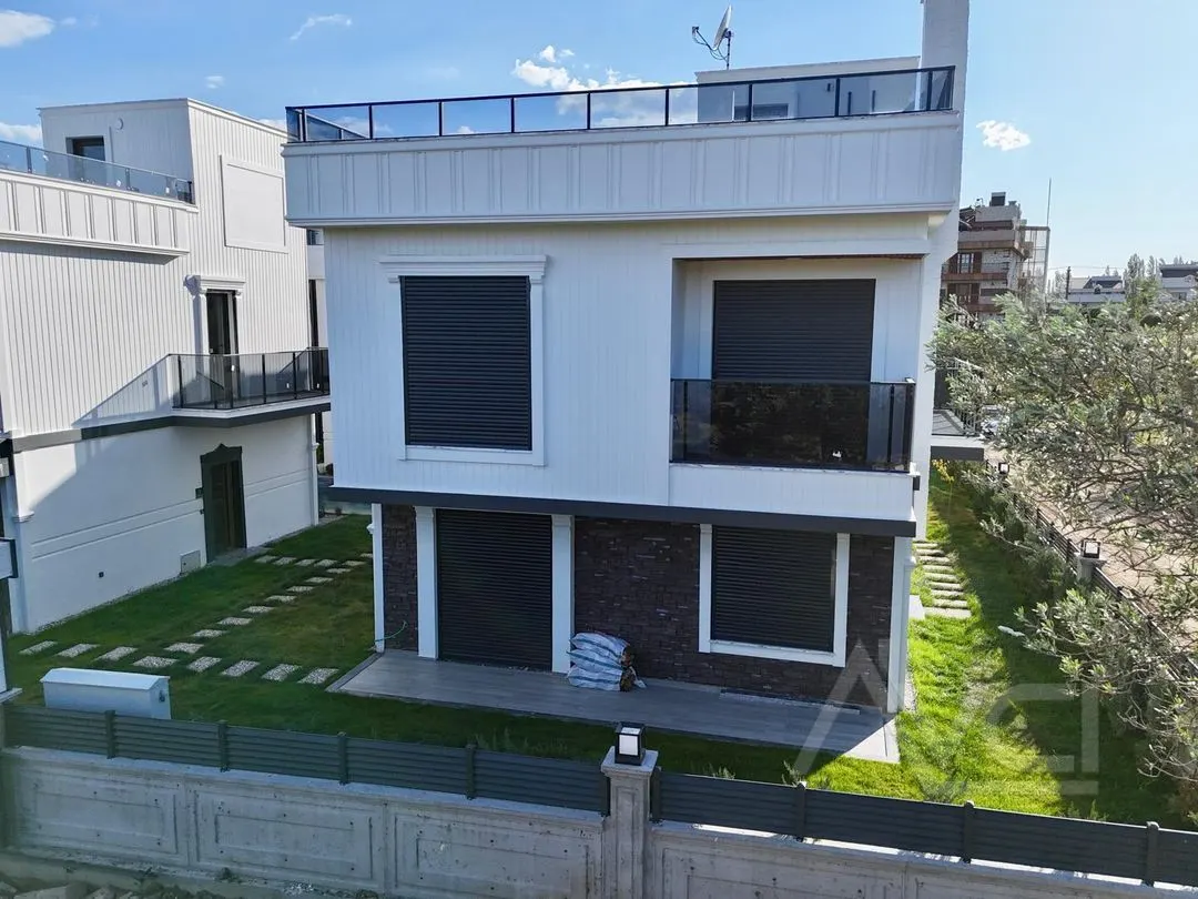 AVCI’DAN HAVUZLU GİRİŞTE ODALI 4+1 LÜKS VİLLALAR