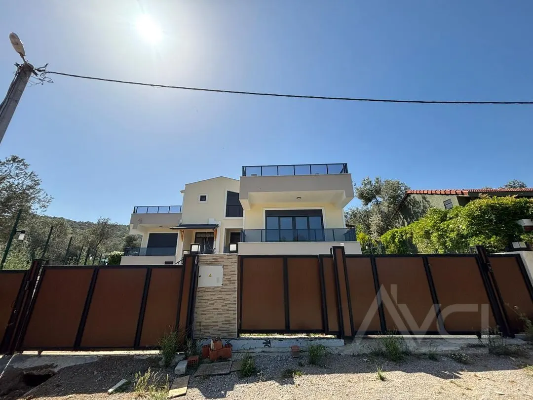AVCI’DAN HATTUŞA KARŞISI DENİZ MANZARALI SIFIR 4+1 VİLLA