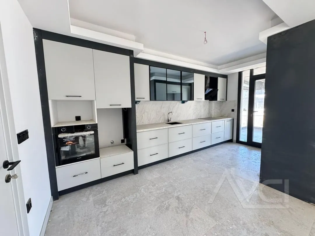 AVCI’DAN TEK YETKİ GÜRE DE DENİZE SIFIR SİTE HAVUZLU 3+1 VİLLA