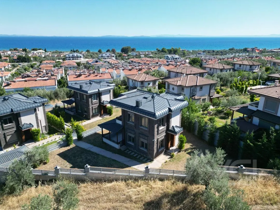 AVCI’DAN 600M2 ARSA ZEMİN DENİZ MANZARALI MÜSTAKIL HAVUZLU VİLLA