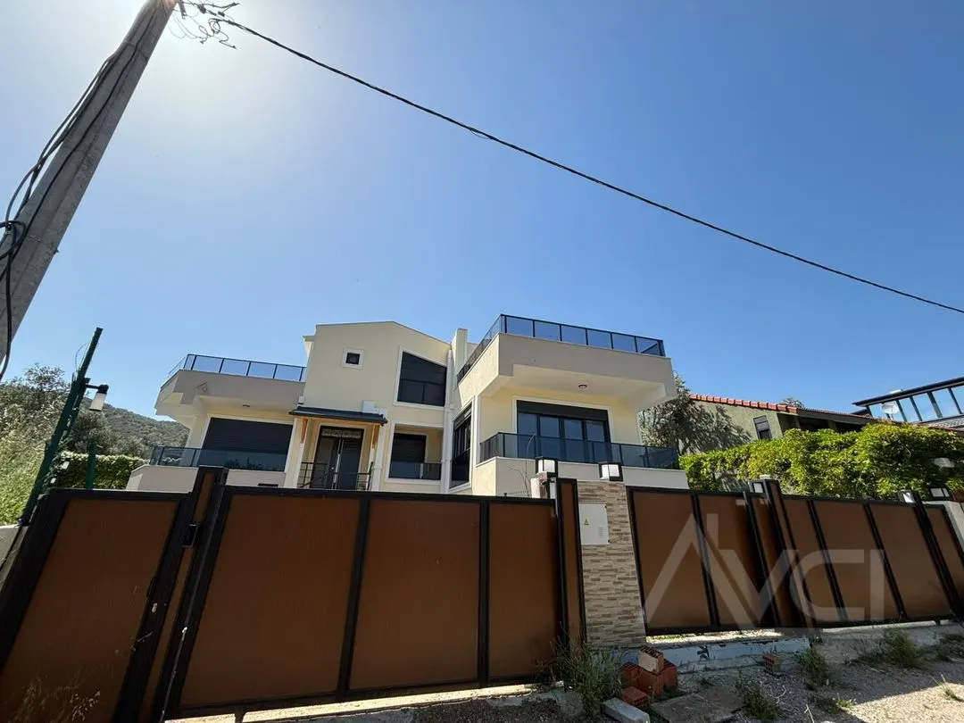 AVCI’DAN HATTUŞA KARŞISI DENİZ MANZARALI SIFIR 4+1 VİLLA
