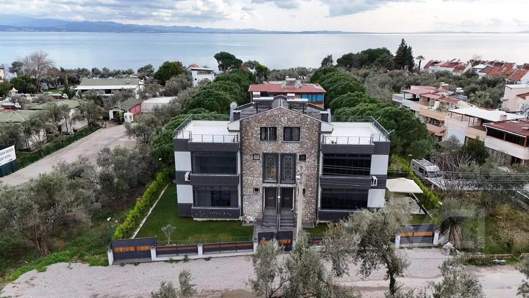 AVCI’DAN AVCILAR’DA DENİZE 50 MT DENİZ MANZARALI VİLLA
