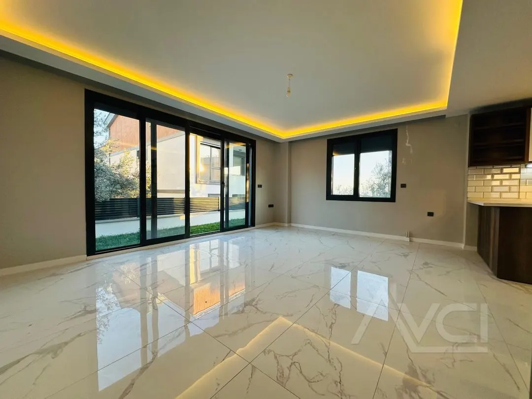 AVCI’DAN SIFIR TERASLI FULL ISLAK ZEMİNLİ VİLLA