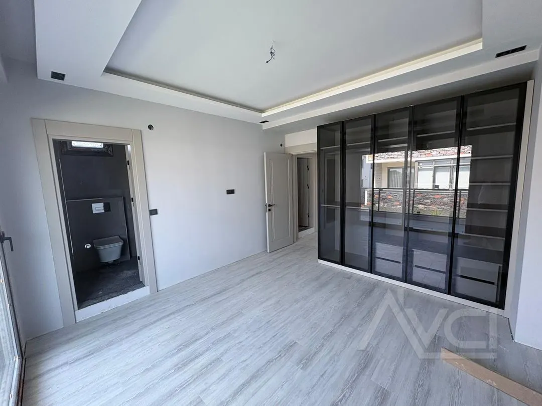 AVCI’DAN NARLI ALTINDA DENİZE 150MT 3+1 SIFIR VİLLA